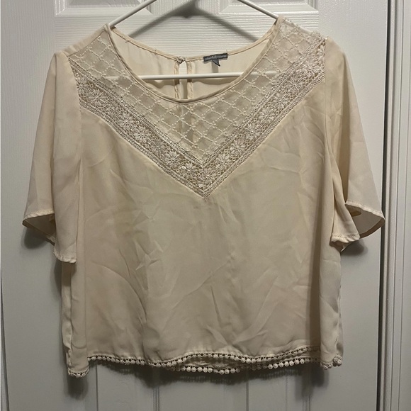 Tops - Women’s Cream Med Charlotte Russe Top Perfect to add under a blazer